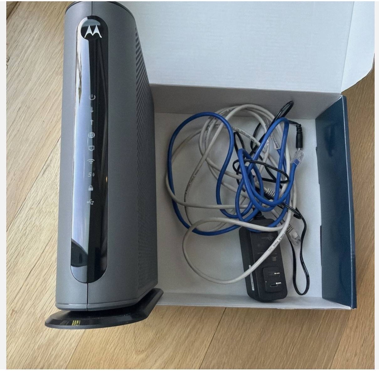 Motorola MG8702 - Modem Router - DOCSIS 3.1 AC3200 - Dual-Band Gigabit - 4-Port