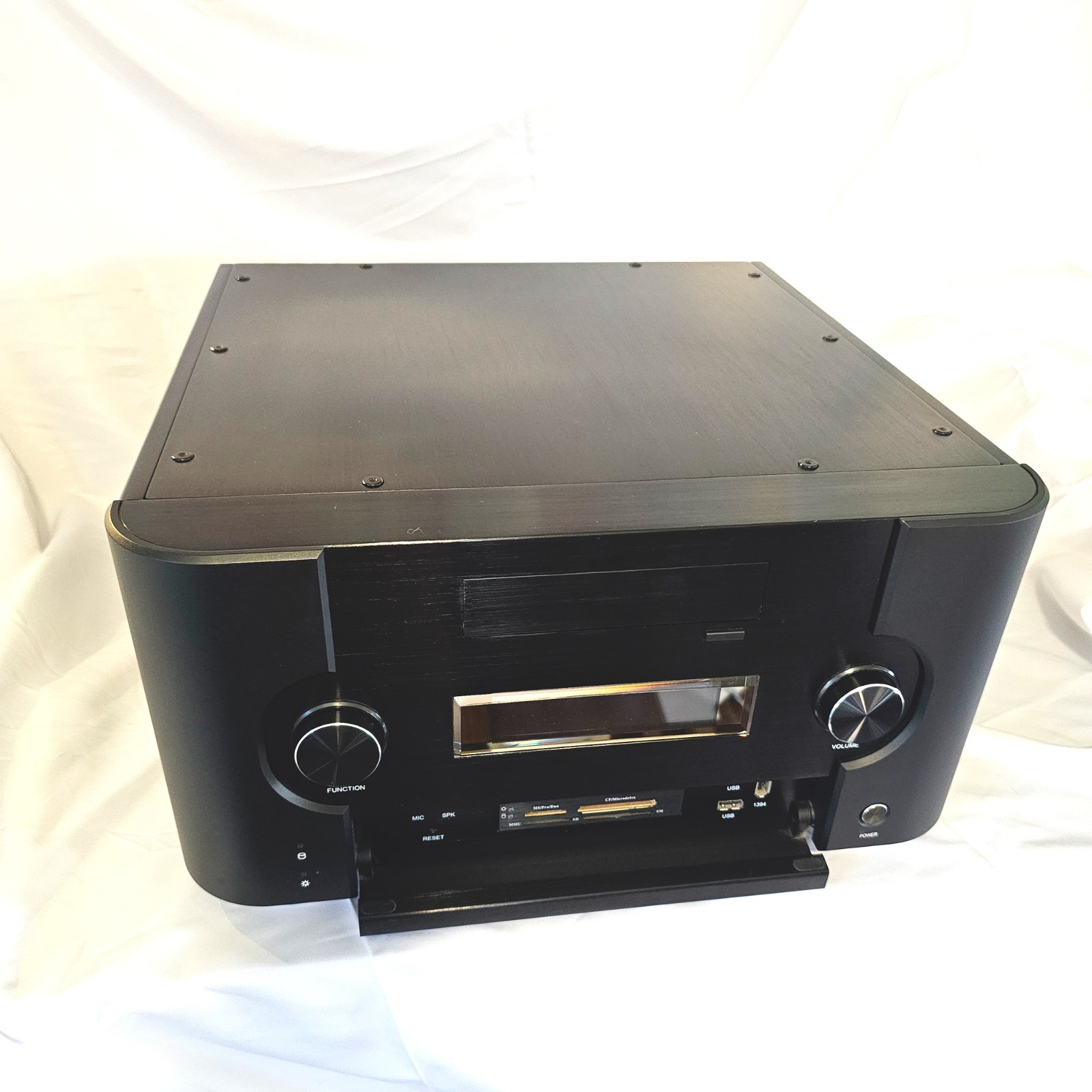 SilverStone Crown CW02 SST-CW02B-MXR HTPC Case Gigabyte AMD Sapphire 5850 Bundle