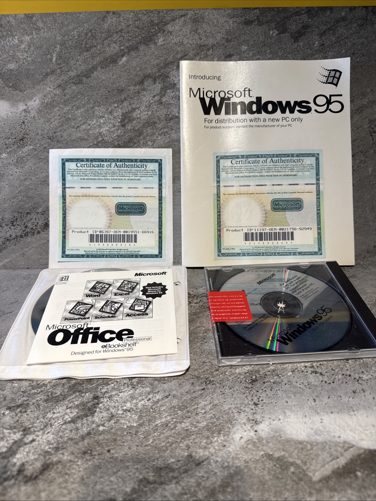 Microsoft Windows 95 & MS Office with Product ID / Install Key & Manual  OPEN