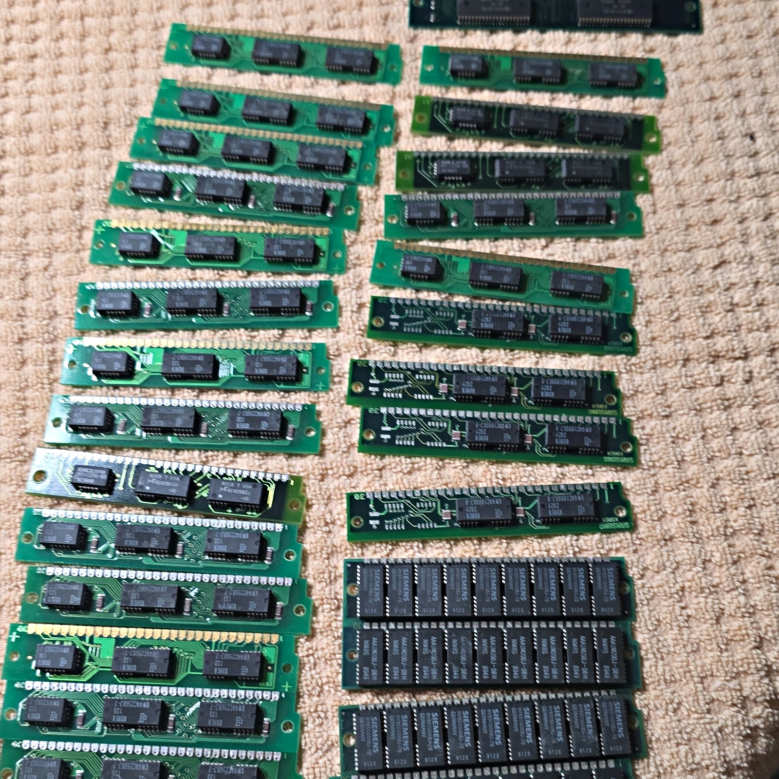 Lot of Vintage RAM SIMM Memory Sticks 72 Pin Samsung/Siemens/ OKI/Micron 