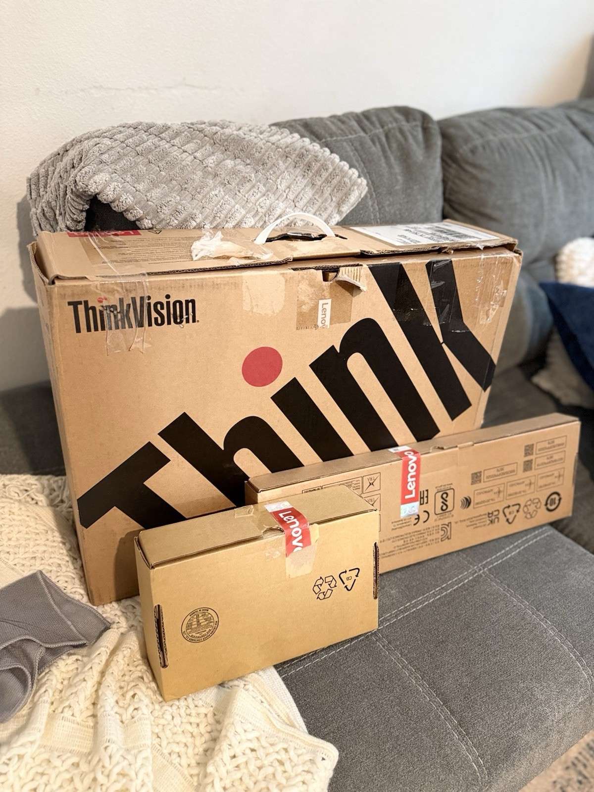 Lenovo ThinkVision Monitor And Key Board