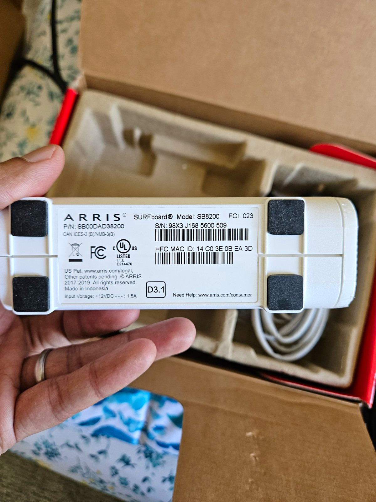 ARRIS SURFboard SB8200 DOCSIS 3.1 Cable Modem 2 LAN Ethernet Coax White