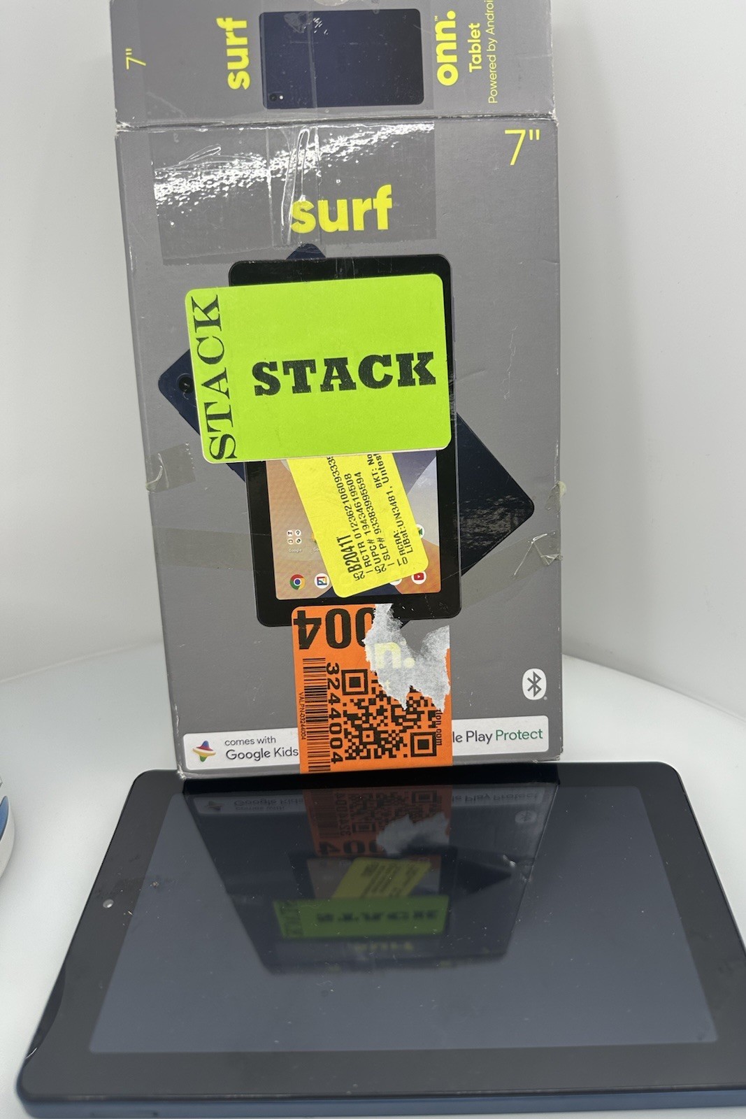 Onn Surf 2nd Gen 7" Android Tablet, 16GB 2GB RAM 11 Go 2GHz Blue Lines On Screen
