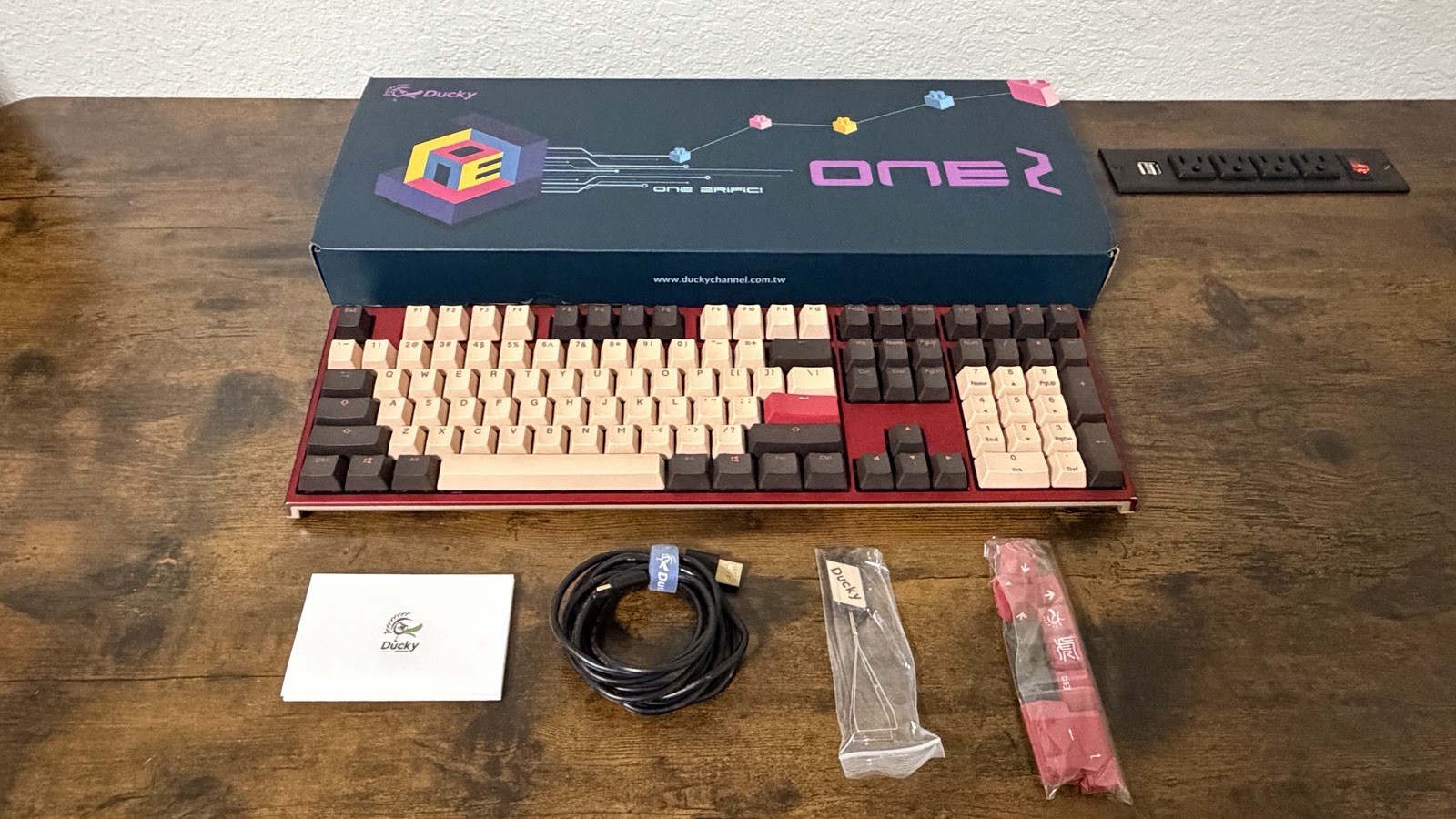Ducky One 2 Rosa 2021 Chinese New Year Edition Cherry Brown Switches