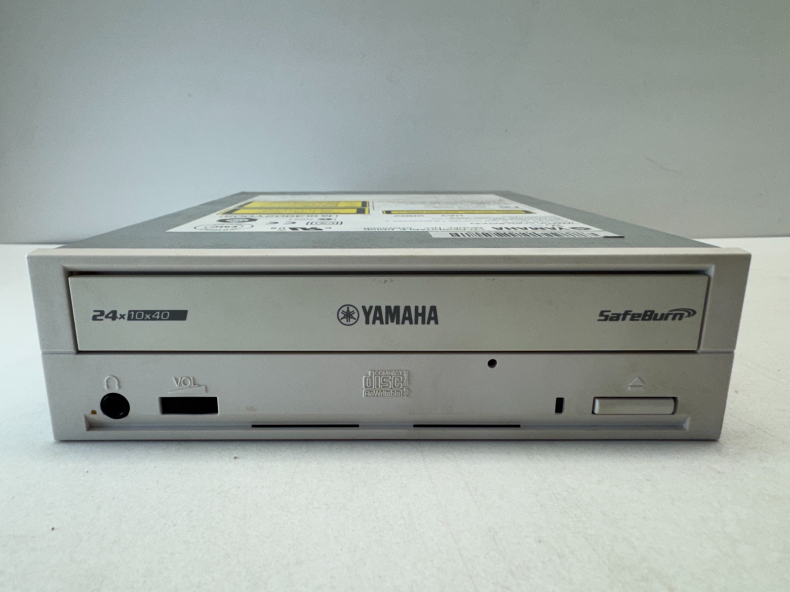 Yamaha CRW3200 24x10x40 Internal CD-RW IDE Drive SafeBurn Vintage 2002