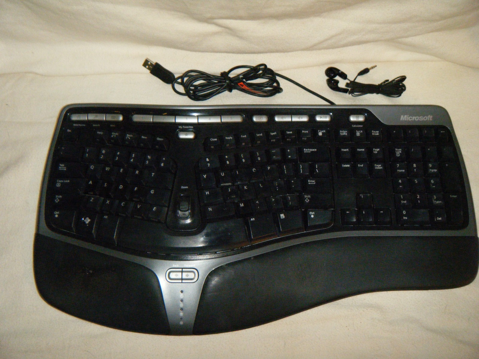 Very Nice Microsoft Natural Ergonomic 4000 v1.0 USB Wired Keyboard with Ear Buds