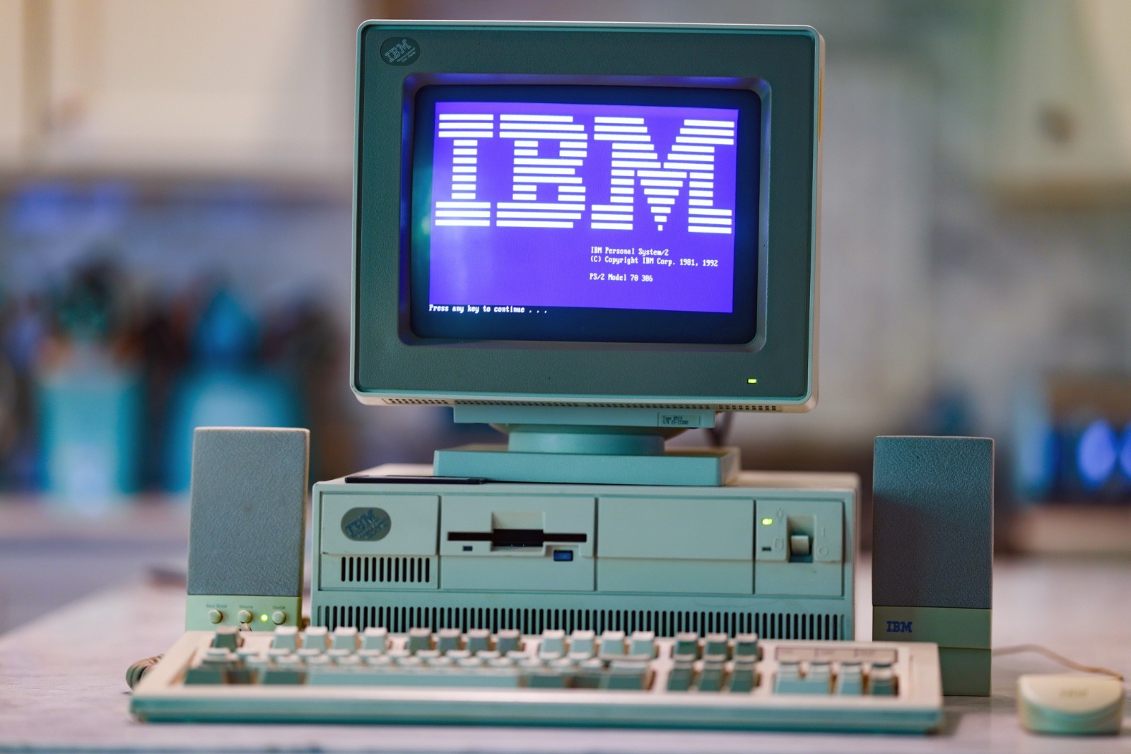 IBM PS/2  Model 70 386 completely sorted with sound card, keyboard, speakers.