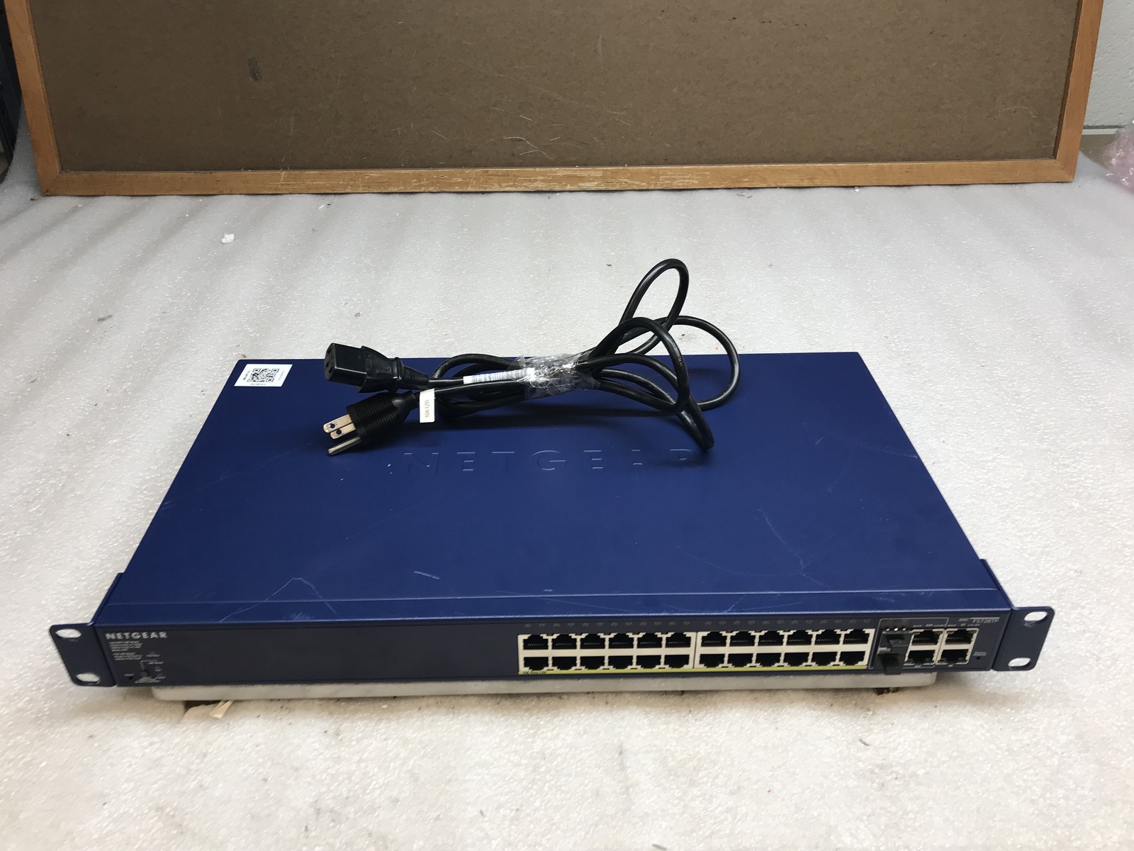 NetGear FS728TP ProSafe 24-Ports 10/100Base-T PoE 4 Gigabit Ports & 2 SFP Switch