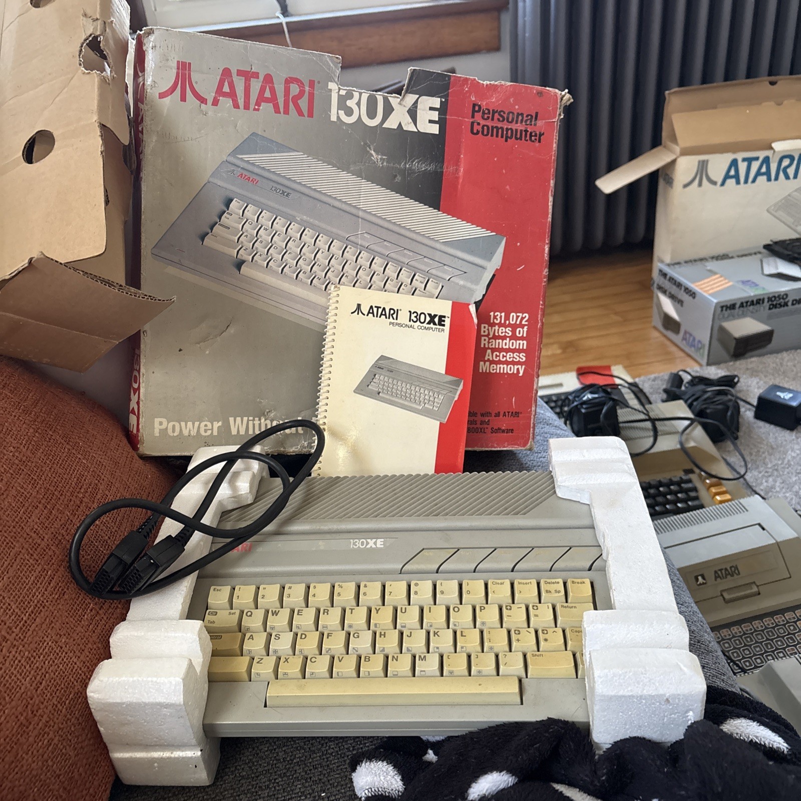 Atari 130XE Personal Computer Desktop w original box/cable/manual