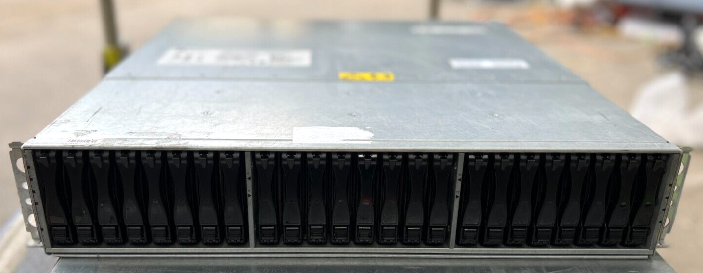 NetApp DE5600 Storage Array 2x 600GB 2.5" HDD 2x Controllers 2x PSU