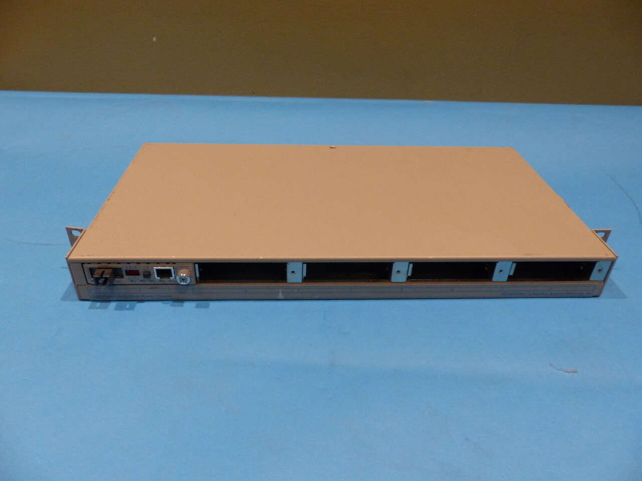 OMNITRON SYSTEMS 8220-1 5-MODULE ICONVERTER RACK MOUNTABLE CHASSIS