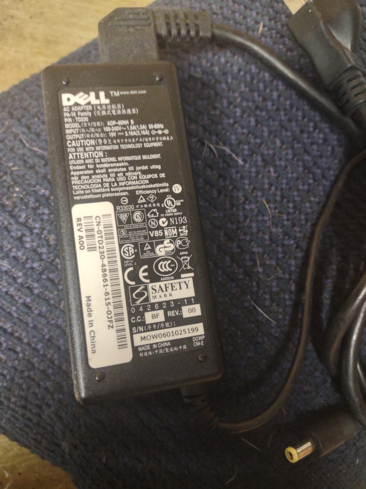 Dell Ac Charger For Dell Laptop. Model ADP-60NH B.  Output 19 V 3.16 A