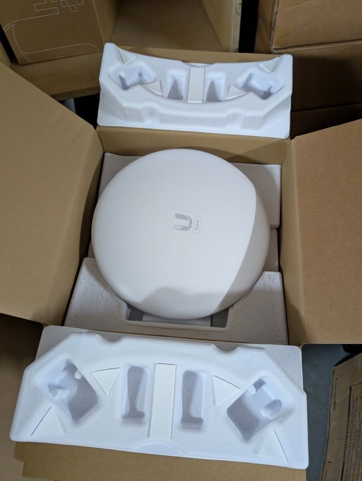 Ubiquiti UISP Wave Nano Wave-Nano-US 60GHz PtMP Station 5GHz Backup Open Box