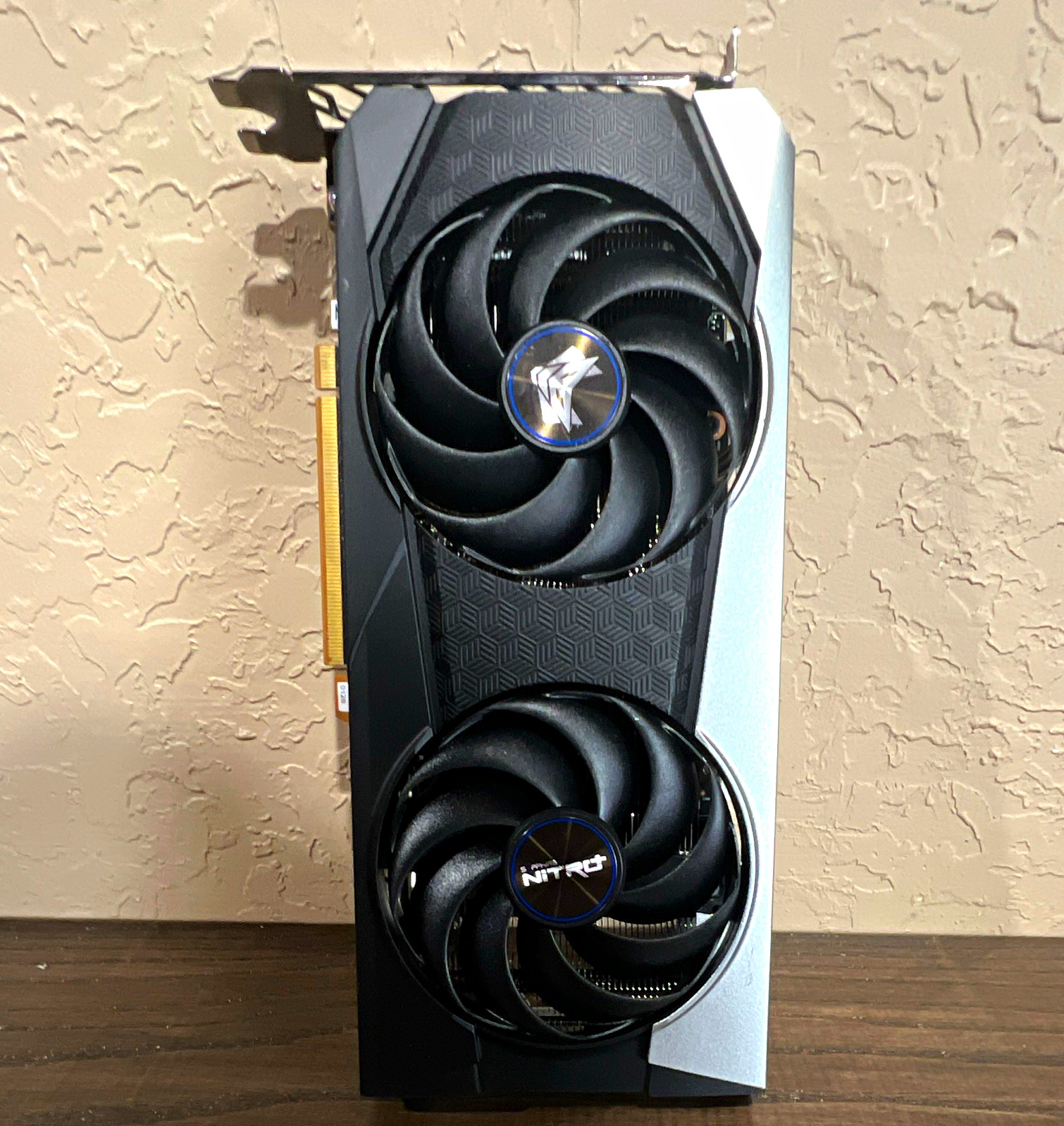 SAPPHIRE NITRO+ AMD Radeon Dual Fan Heatsink HDMI DP PCIe x16 Multi