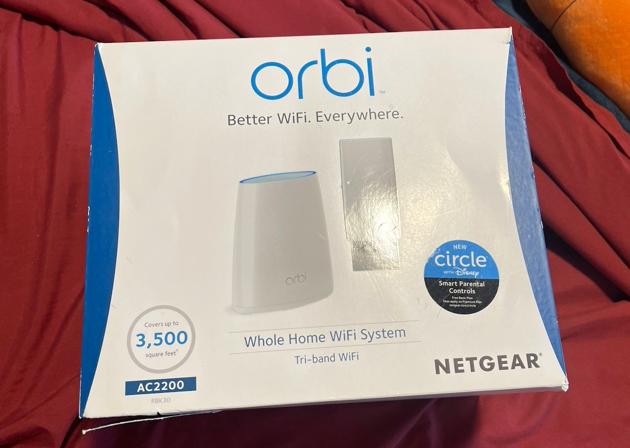 NETGEAR Orbi AC2200 RBK30-100NAS Tri-Band WiFi Router + Satellite 2200Mbps