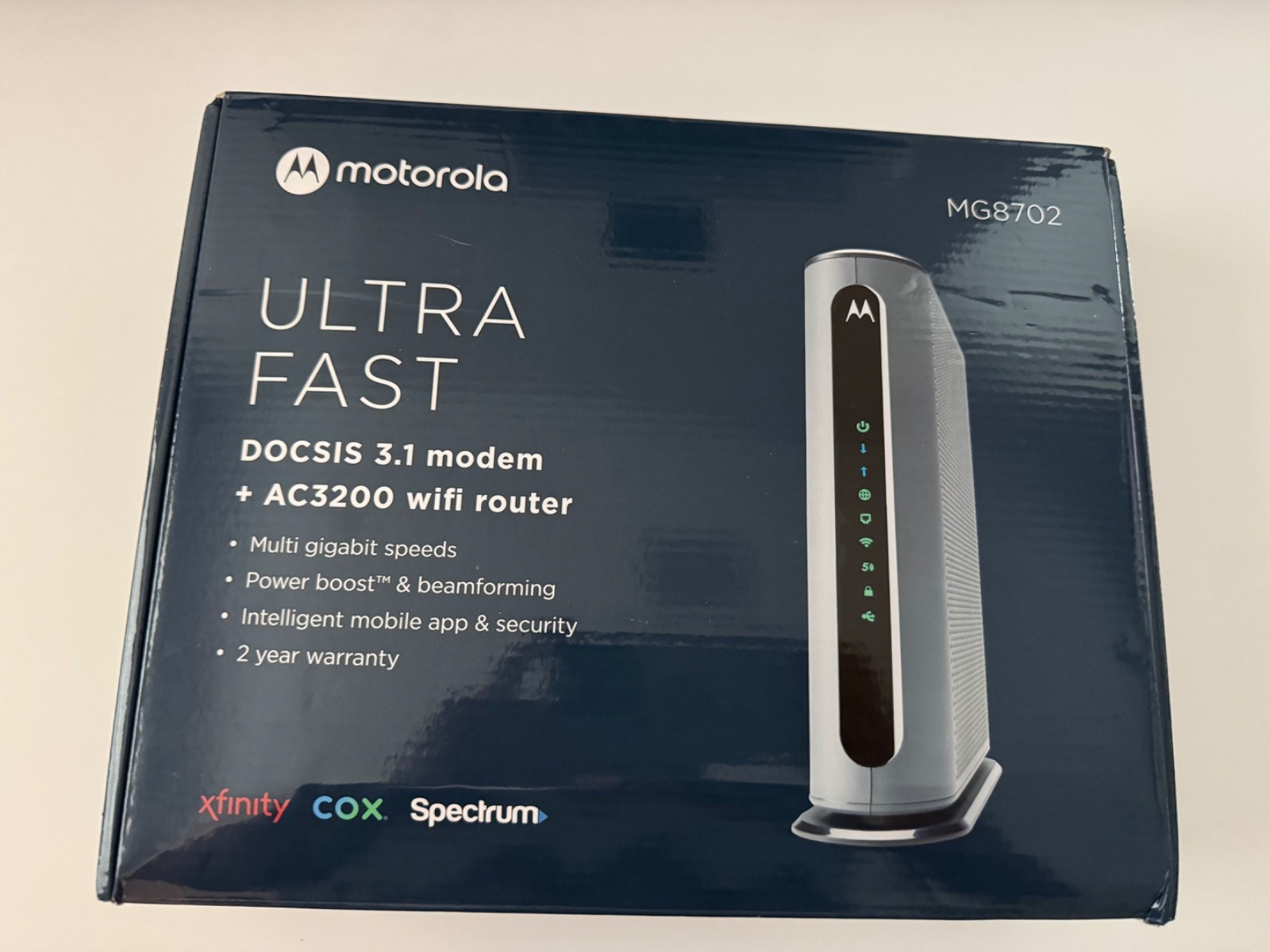 Motorola Ultra Fast DOCSIS 3.1 Cable Modem AC3200 WiFi Router MG8702