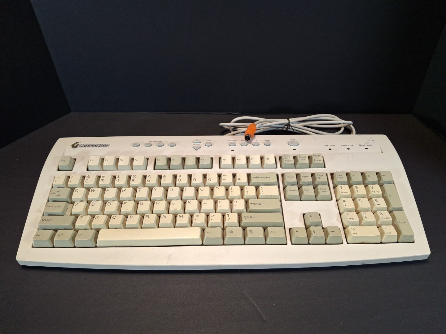 Vintage Gateway 2000 Wired Computer Keyboard E06150US011-C PS/2 K6