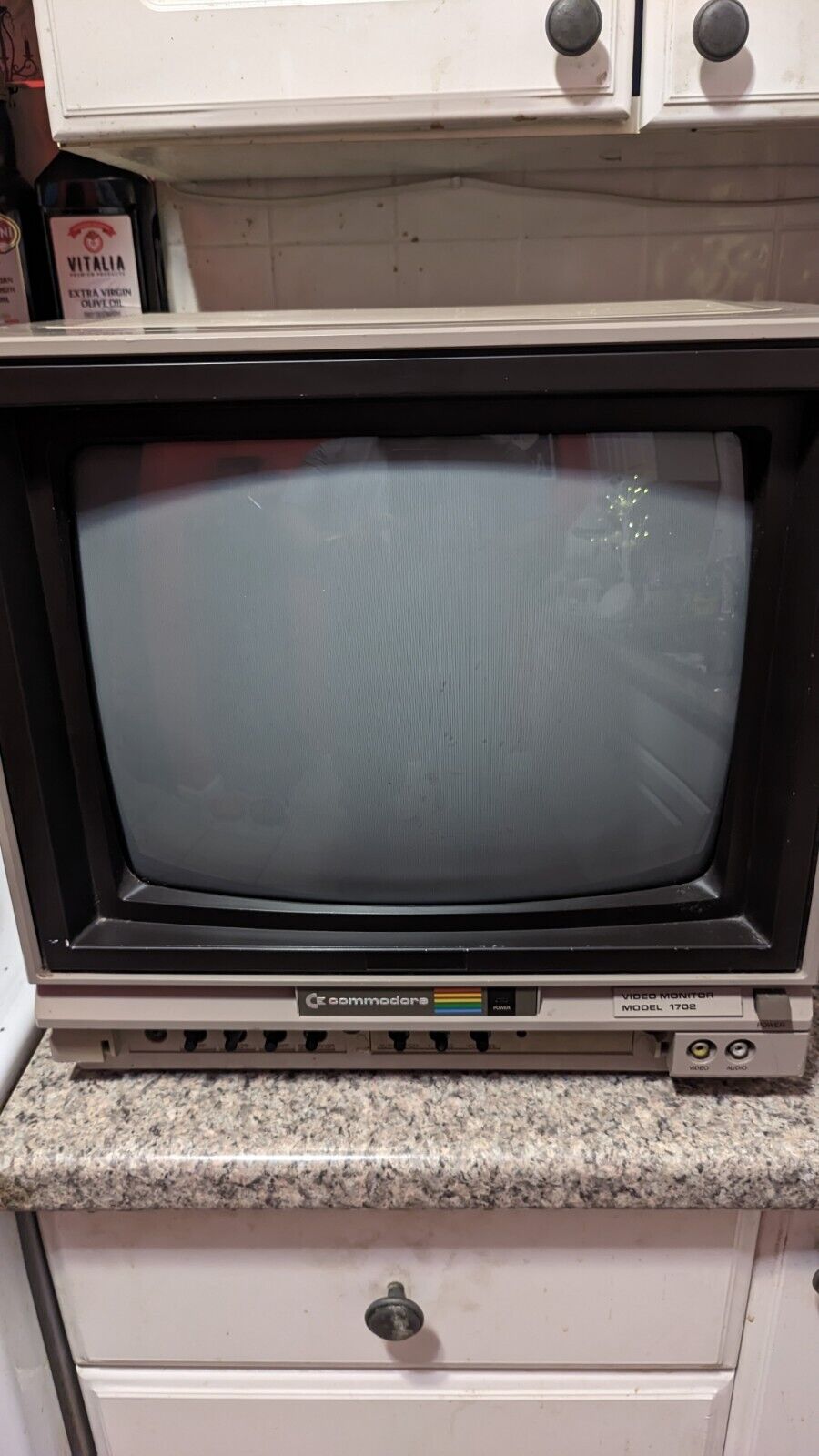 Commodore 1702 Computer Color Video Monitor CRT Tested&Fully Functional SOLD AS