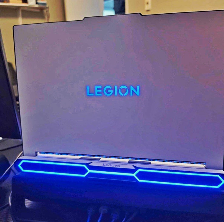 Lenovo Legion Pro 7i Gen 10 16" Ultra 9 275HX RTX 5070 Ti 32GB 2TB W11