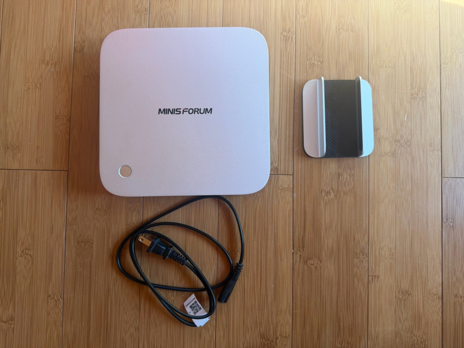 MINISFORUM AI X1 Pro-370 Mini PC, AMD Ryzen AI 9 HX370 NO RAM NO SSD - Barebones