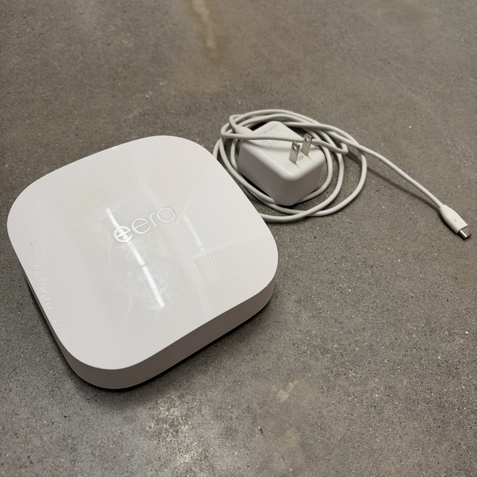 Eero Pro 6E Model S010001 Router White - 2 LAN Ethernet - w/Adapter Tested Works