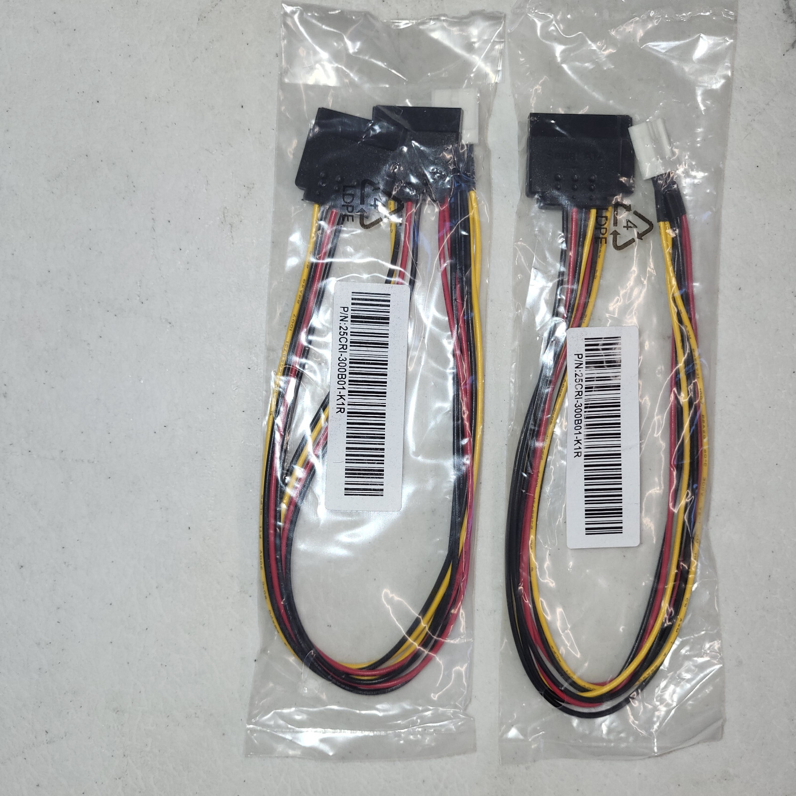 2X: GENUINE GIGABYTE 4-PIN TO 2X SATA POWER CONNECTORS CABLE 25CRI-300B01-K1R