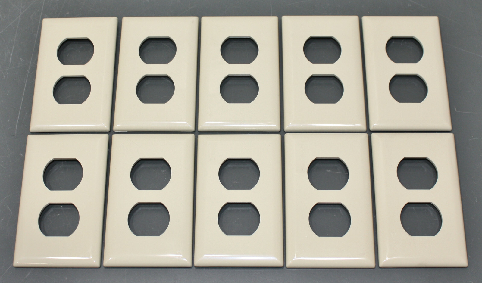 (10) Hubbell Wirecon Snap On Wall Plate WPRUIV, Receptacle Outlet Cover, Ivory