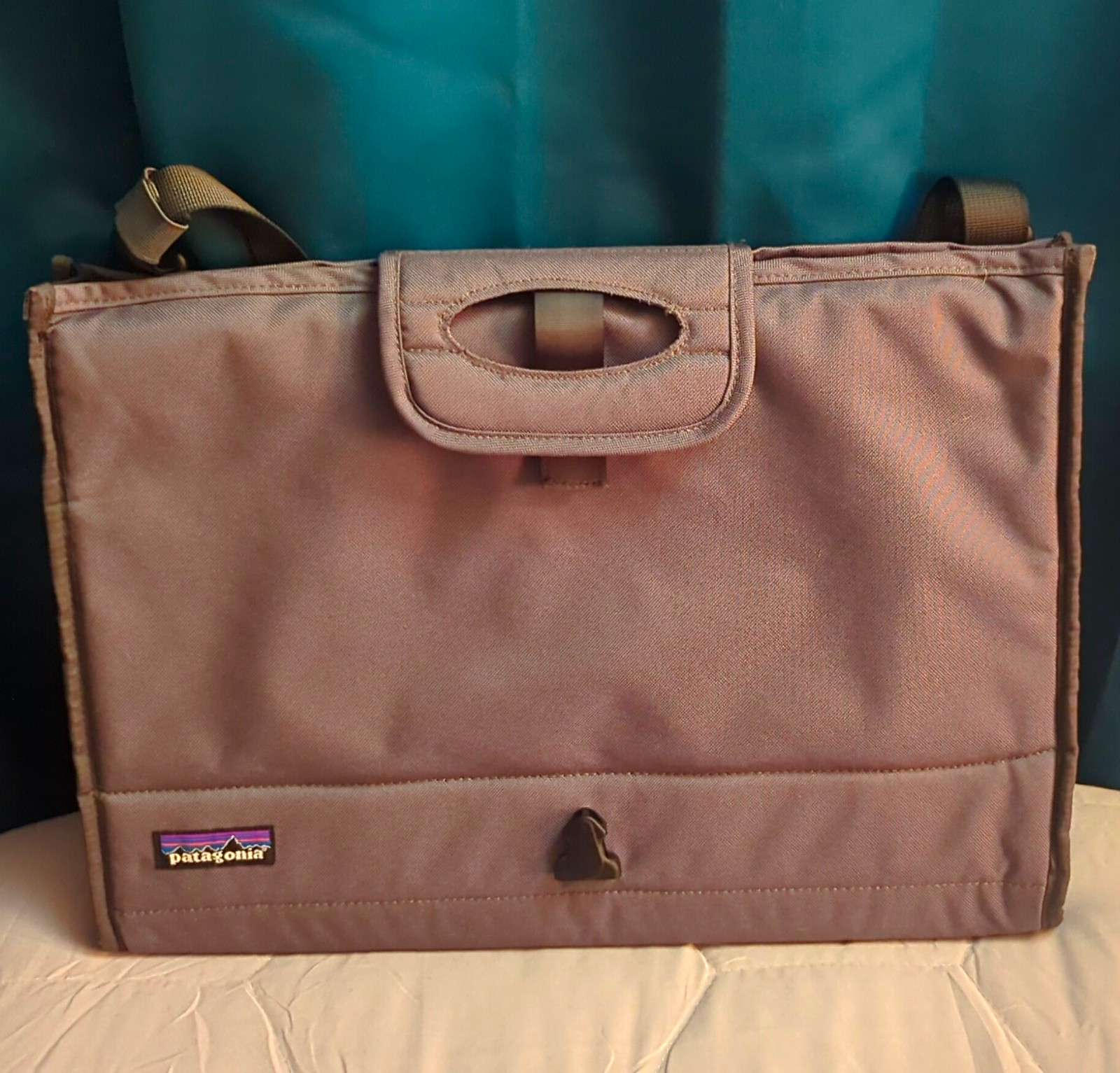 Patagonia Padded Nylon Laptop Briefcase Bag Gray Solid Fits 15 in Laptop