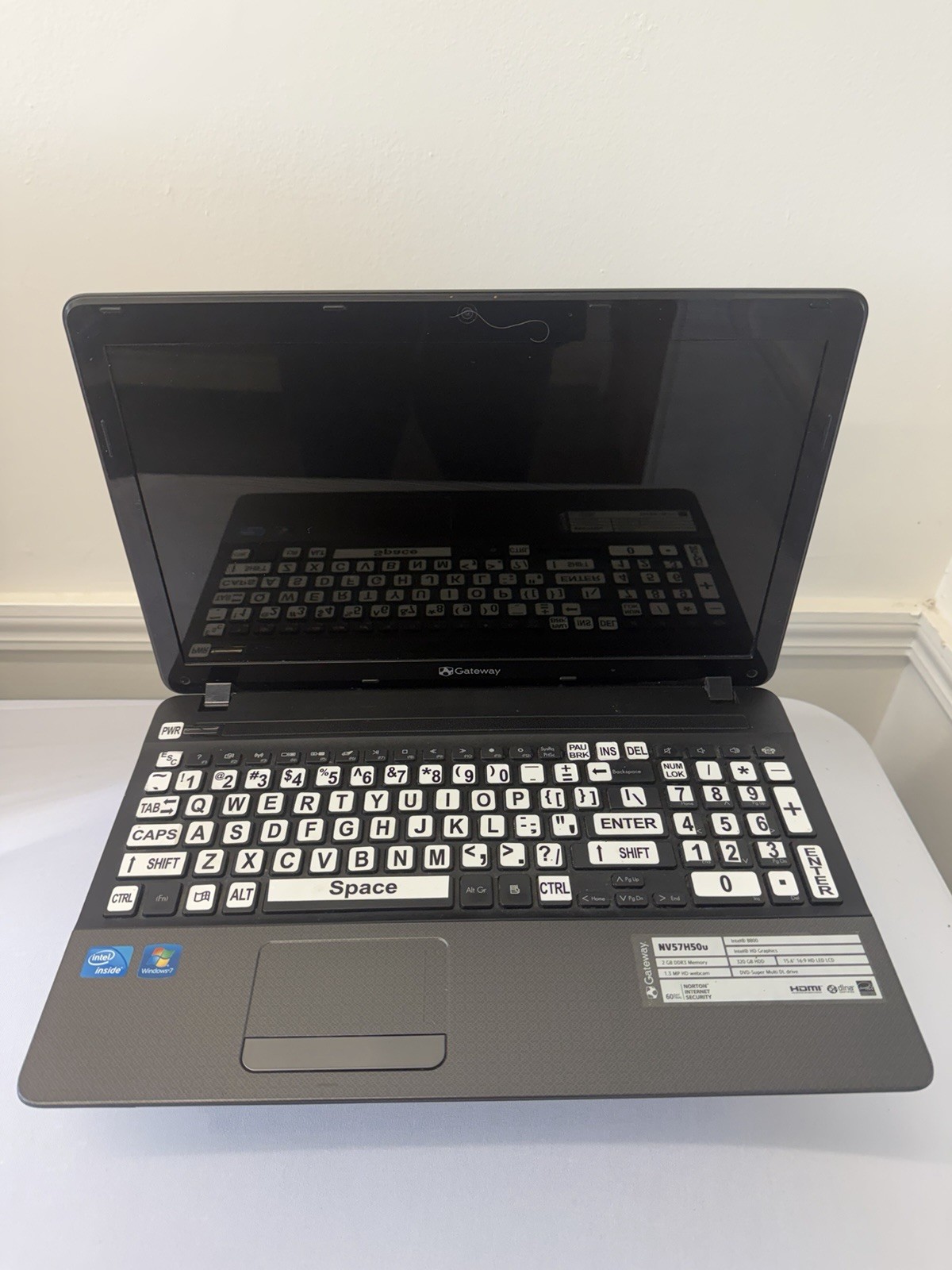 Gateway NV57H 50u Laptop - Good Screen - Intel Celeron B800 - Read Des