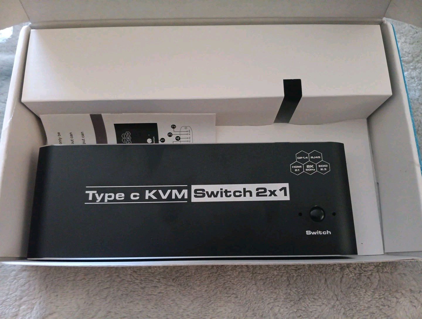 High-definition multimedia interface-type c KVM switch 2x1HDMI out, DP out, ECT