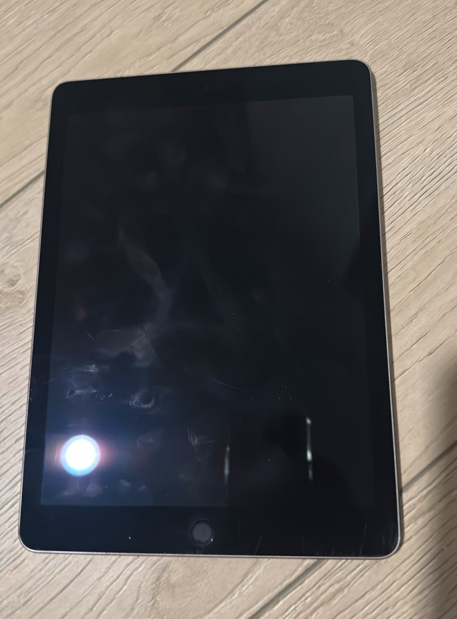 Apple iPad Series 9.7in 128GB Silver iOS Tablet Wi‑Fi + 5G