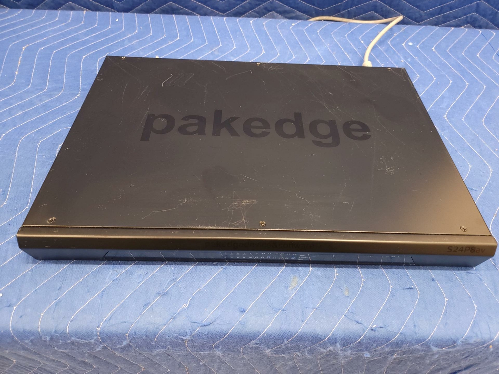 Pakedge S24P8av 24 Port Network Switch Make Offer