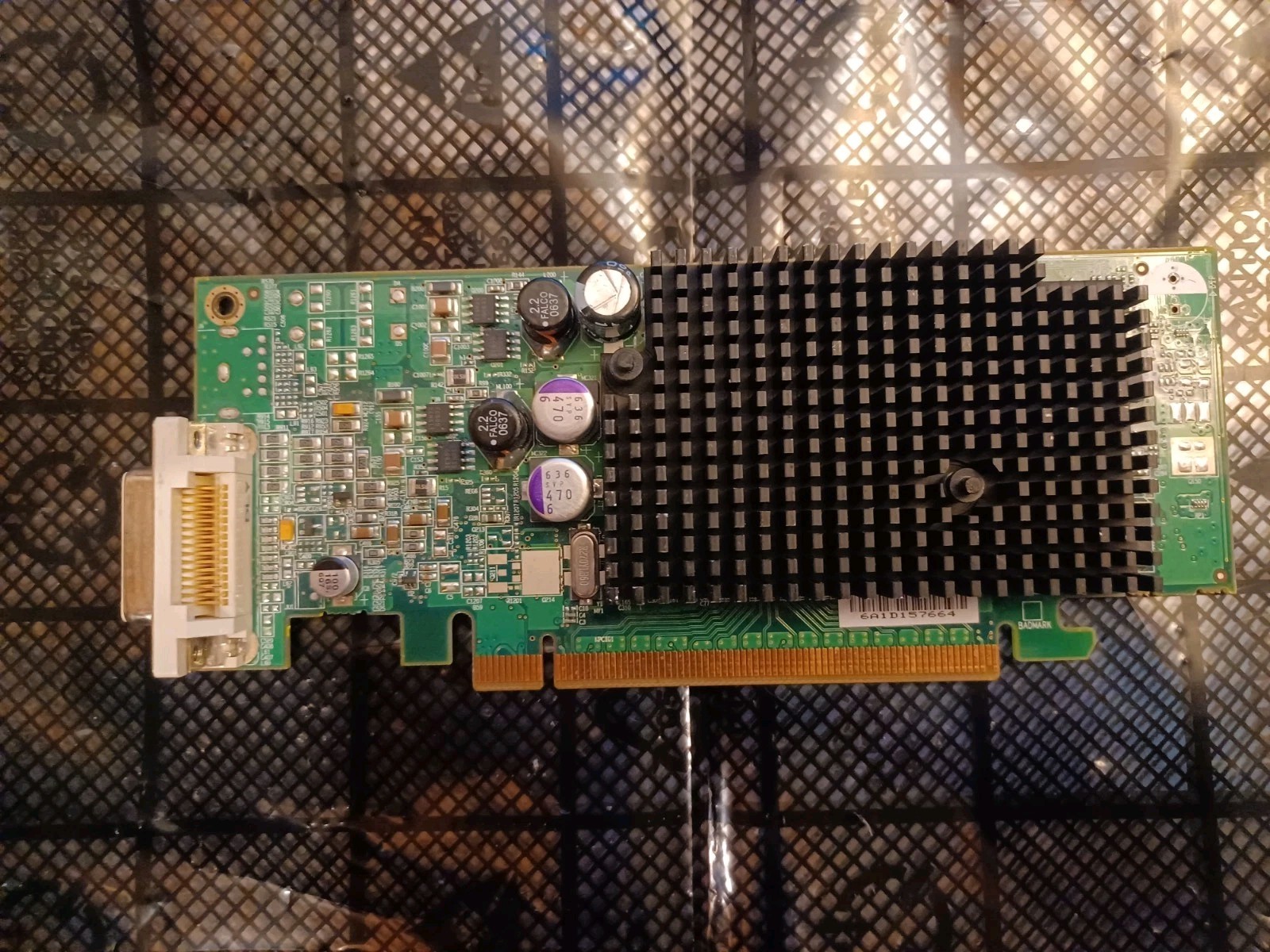 ATI Radeon X600 128 MB PCI-E Video Card 102A6290301