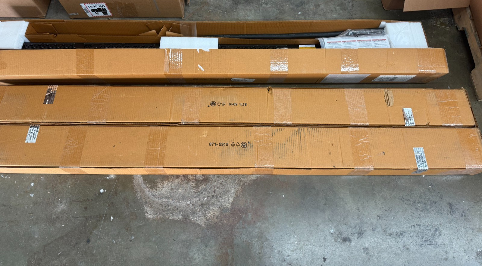 Schneider Electric APDU9961 - APC RACK PDU 9000 SW - ZA2421008651 - NEW