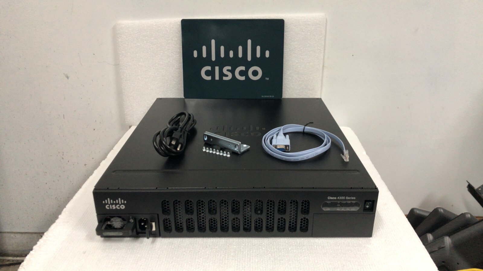 CISCO ISR4351-V/K9 VoiceMail Router ISR4351-VSEC CME-12 vCUE-9.0.3 200 MailBox