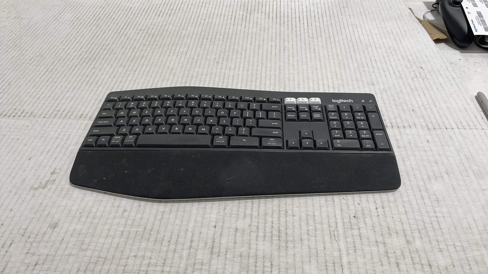 Logitech K850 Performance Multi-Device Bluetooth & Unifying Wireless Keyboard