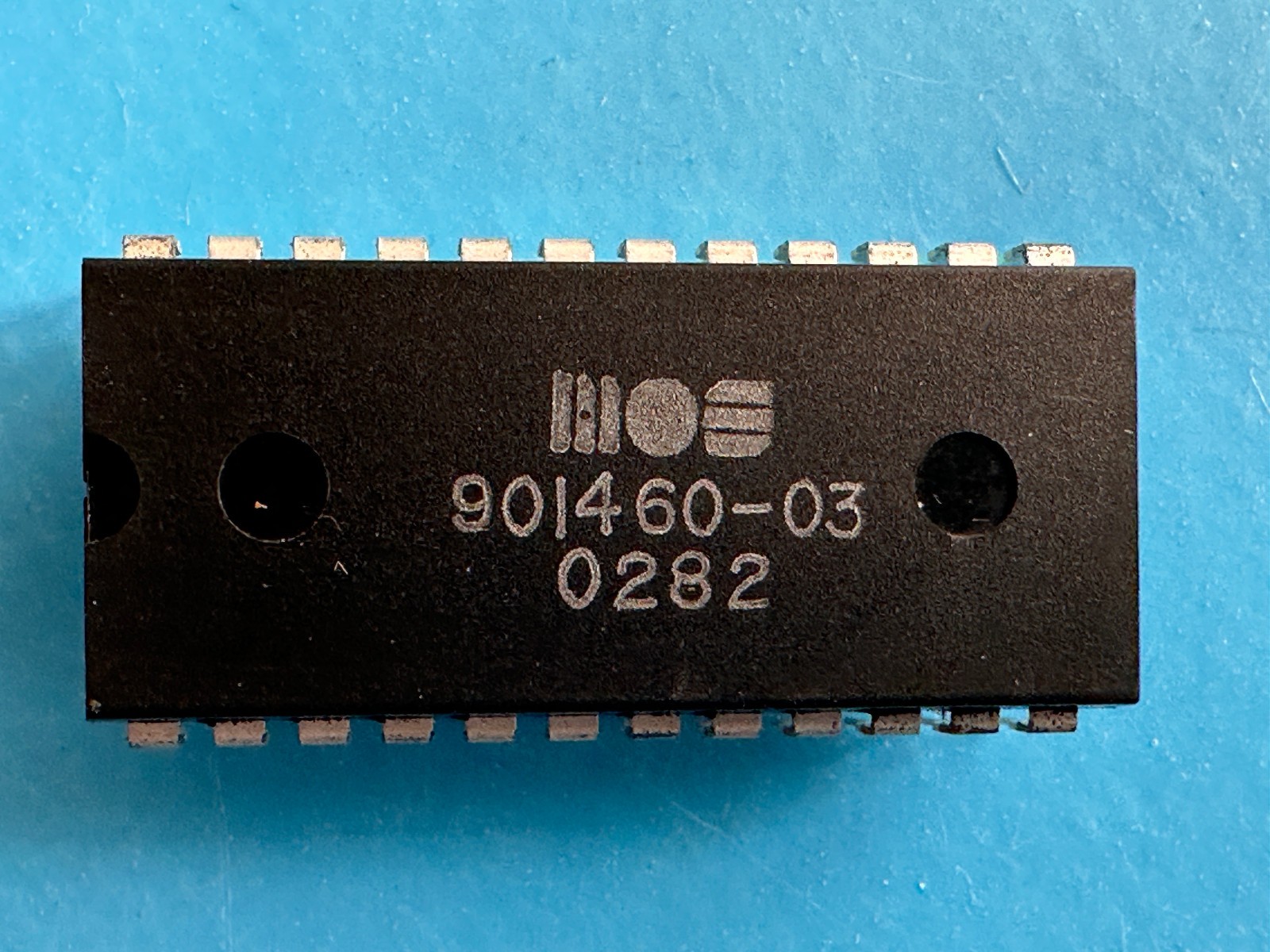 1 x Chip: MOS 901460-03 Chip for Commodore VC 20 Floppy 1541 #02 82