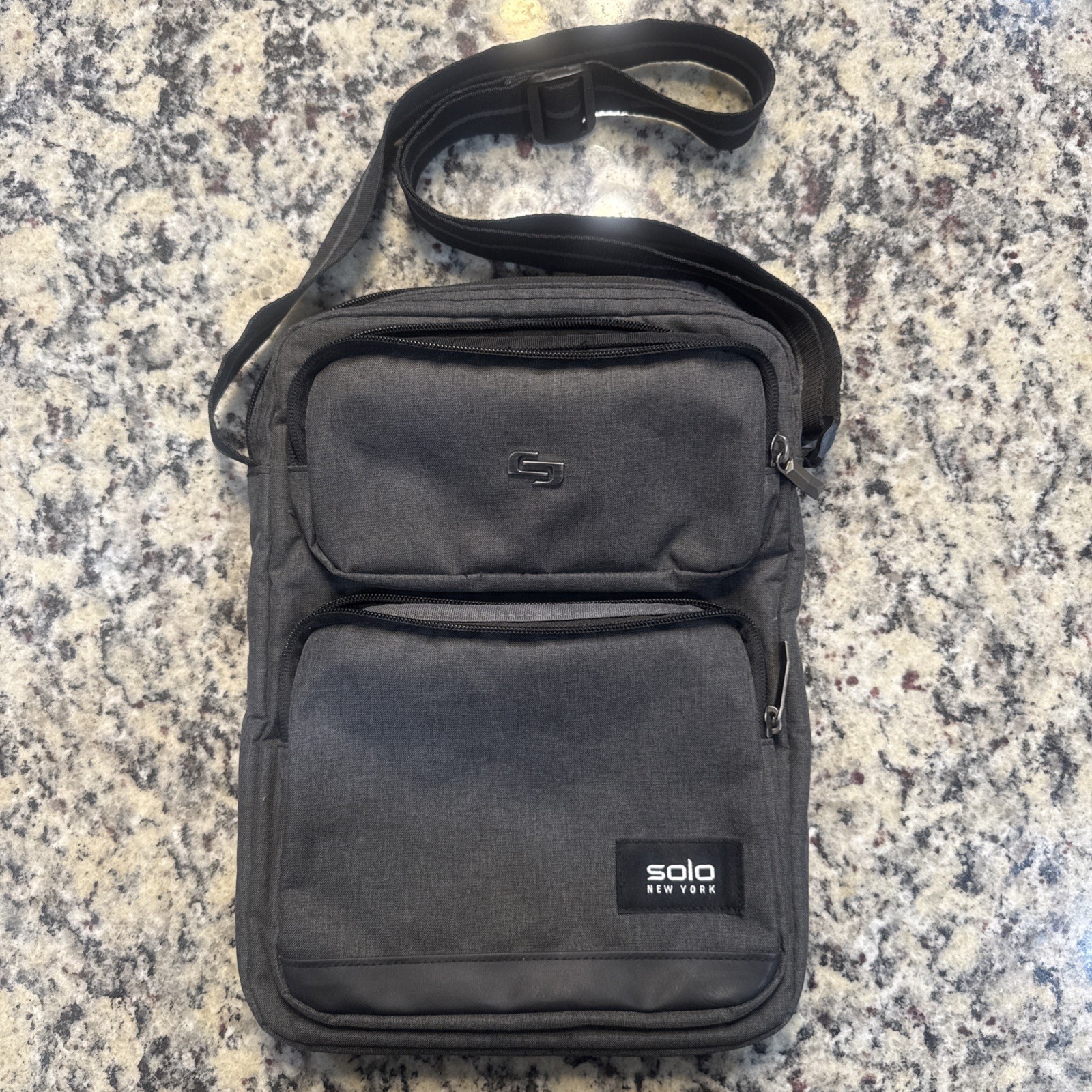 Solo New York Ludlow Universal Tablet Sling Crossbody Bag Charcoal Gray