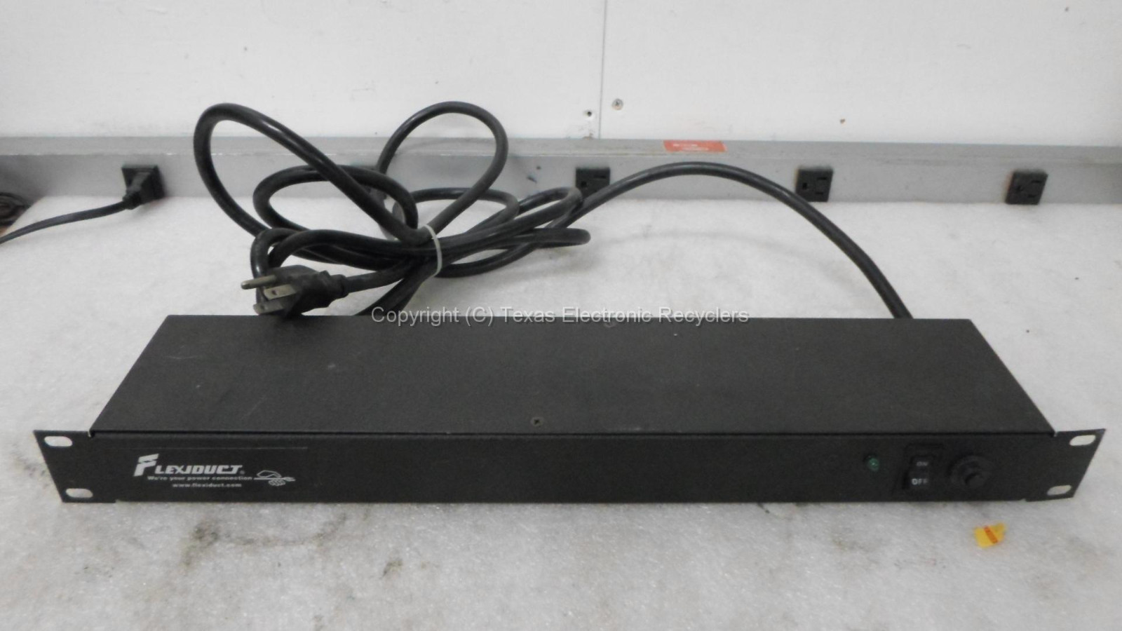 Geist BR100-10 10-Outlet Rackmountable Power Distribution Unit