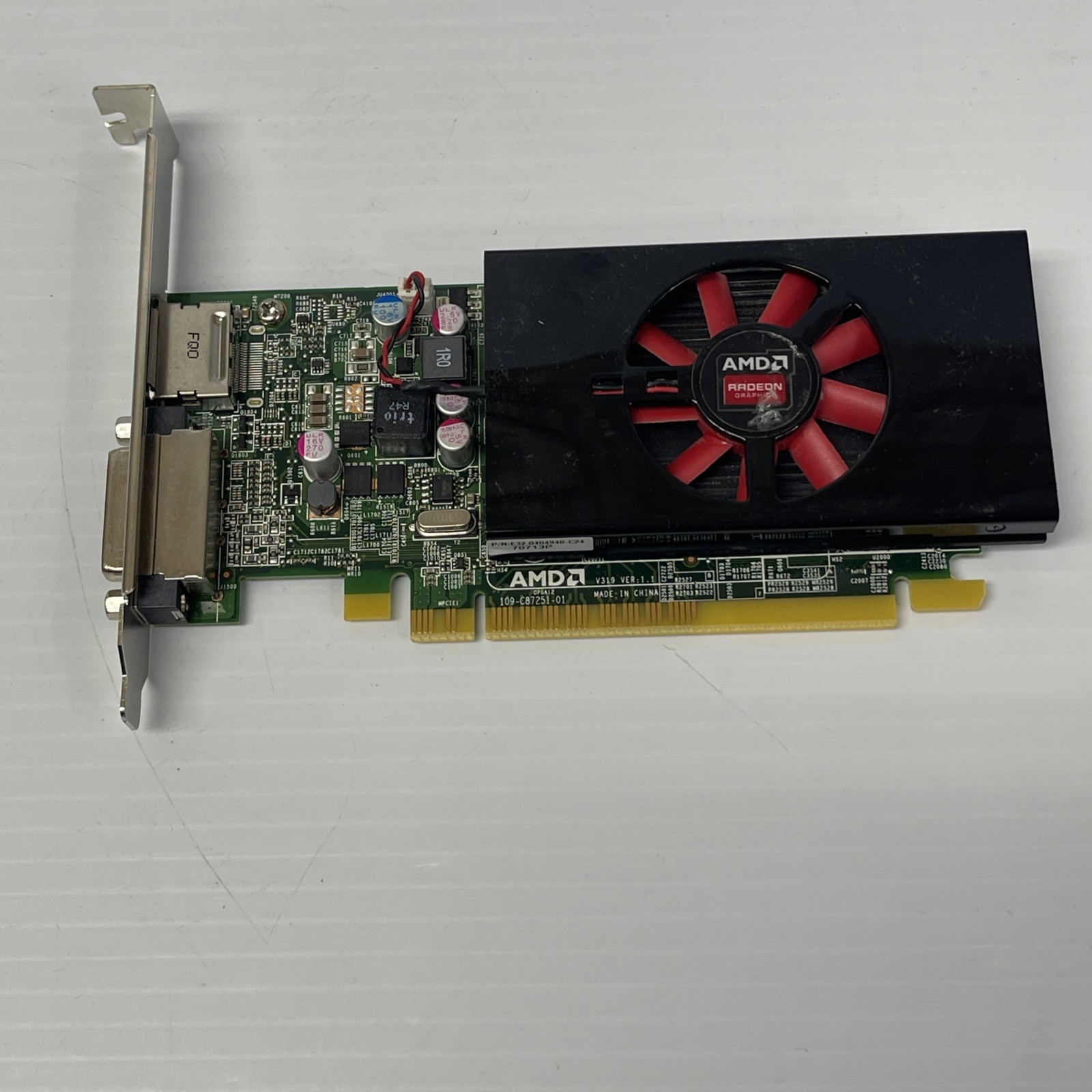 DELL 06HP90 E32-0404940-C24 AMD RADEON R7 350X Read**