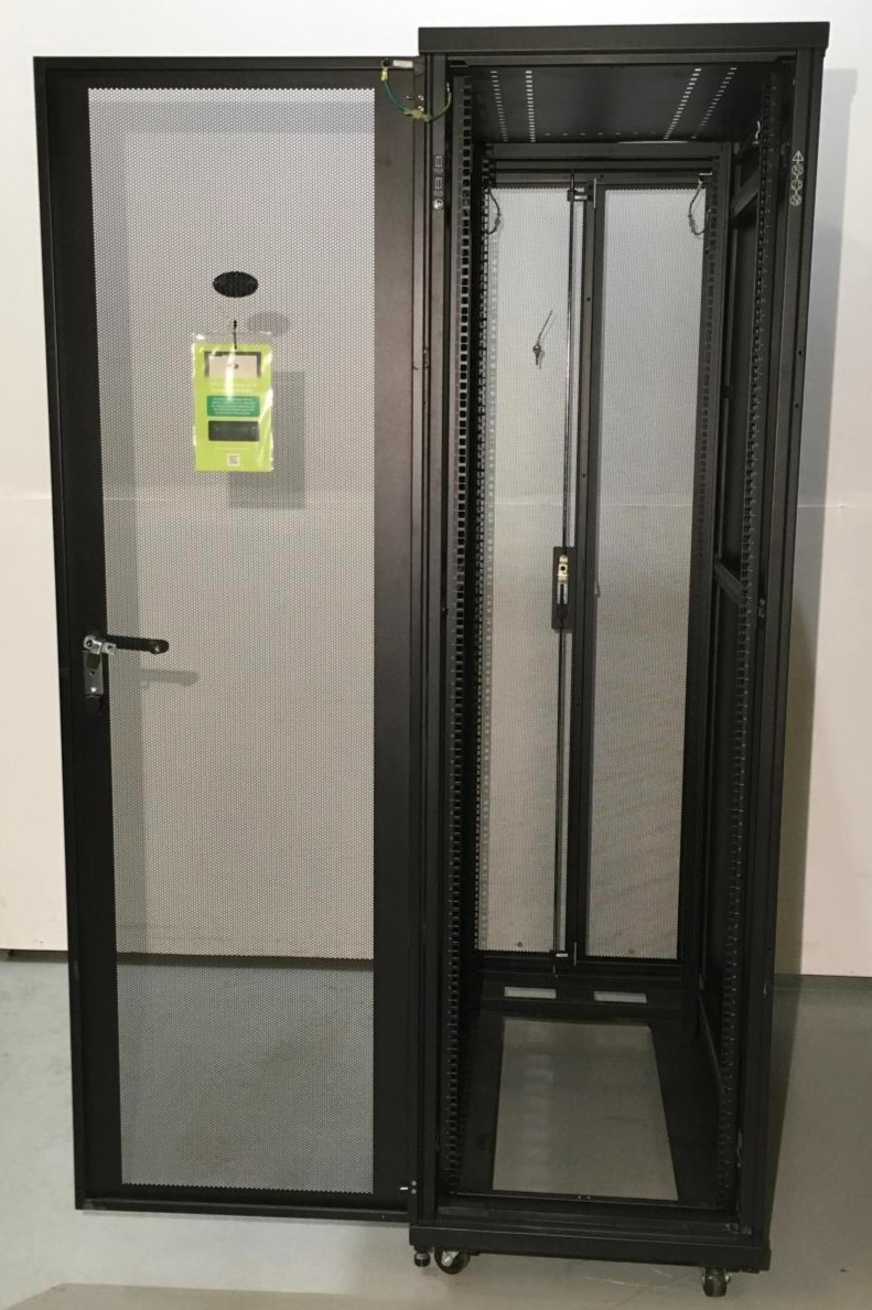 APC NetShelter SV Rack 42U AR2500 ✨🔥✨SELLING AS IS READ BELOW ✨🔥✨