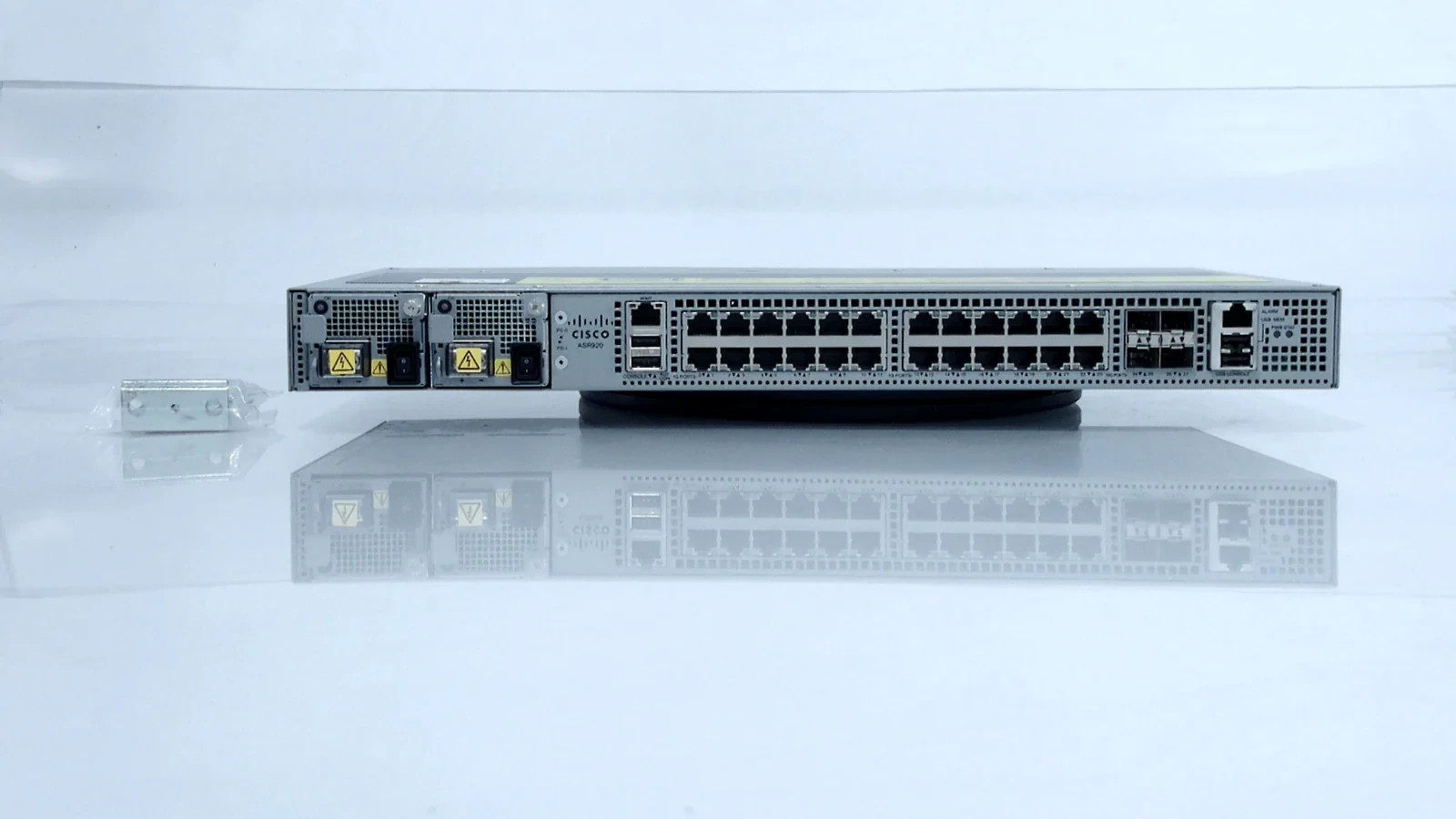 Cisco ASR-920-4SZ-A ASR 920  Router w 4 sfp's..