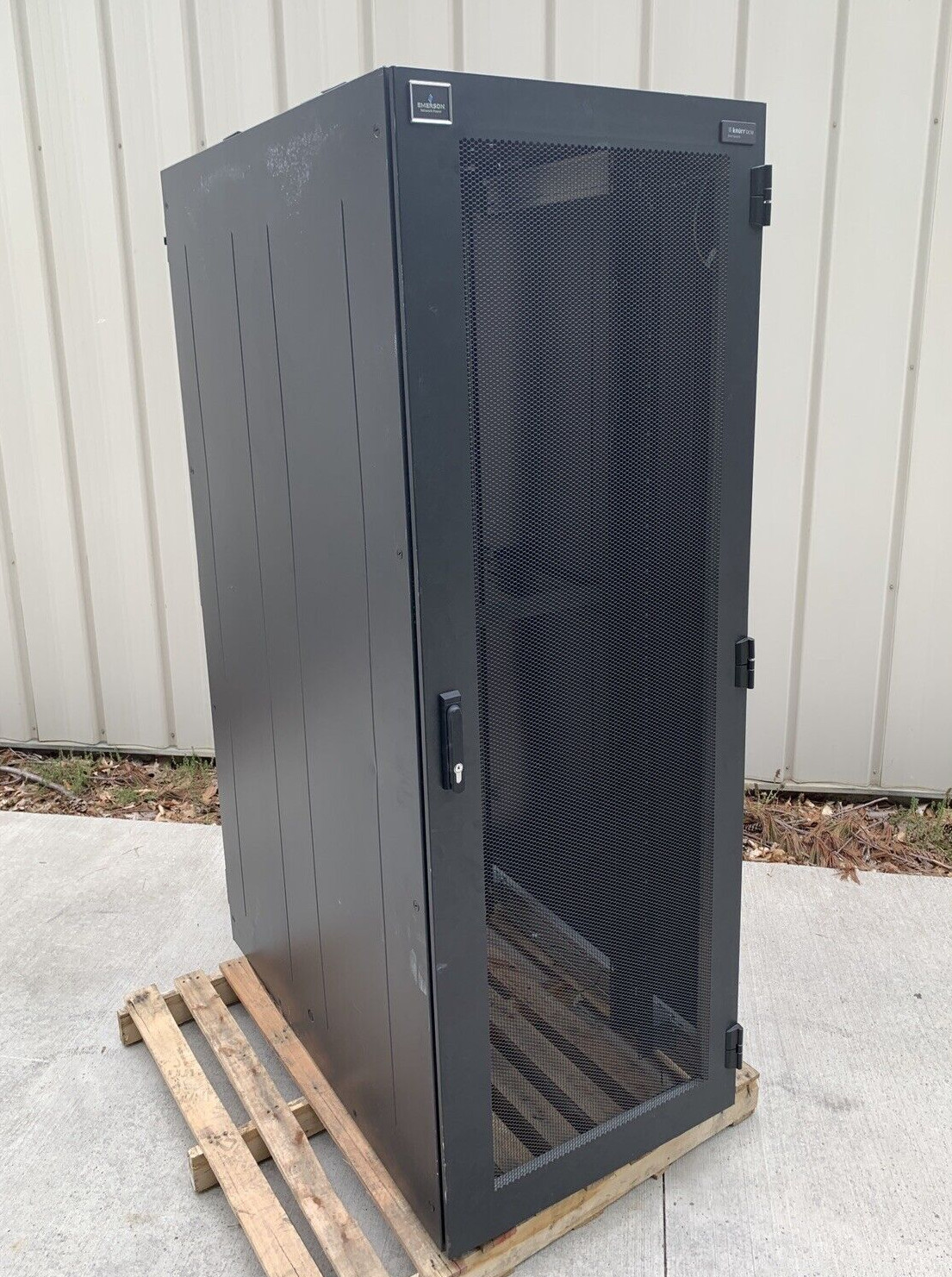 Emerson Knurr DCM Server Rack 42U 78"-48"-28"