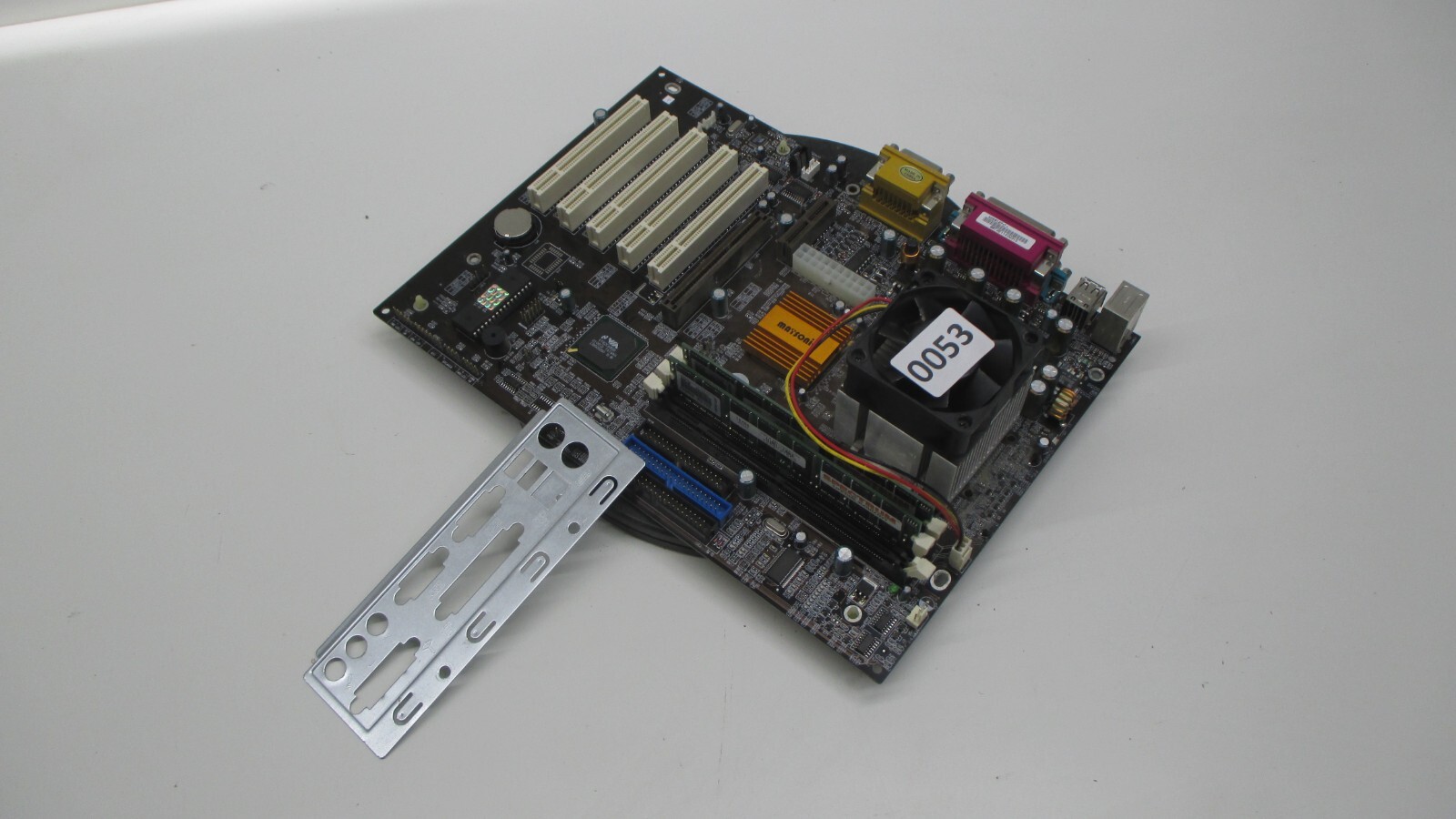 Matsonic MS-8127C+ / ECS K7VZA Motherboard w/ AMD Duron 750MHz 256MB Ram