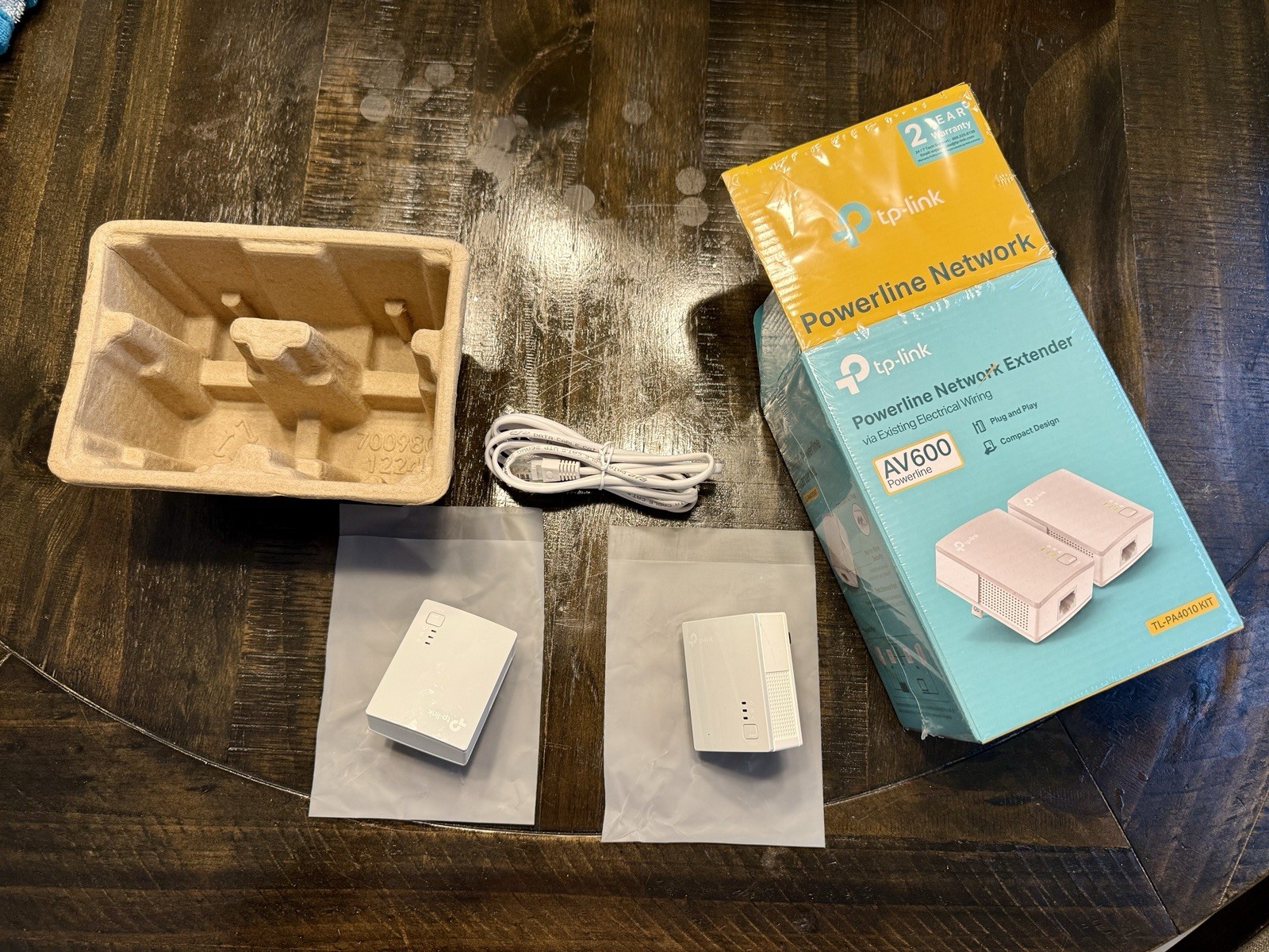 TP-Link TL-PA4010 KIT AV600 Powerline Adapter 2-Pack Ethernet Over Home Wiring