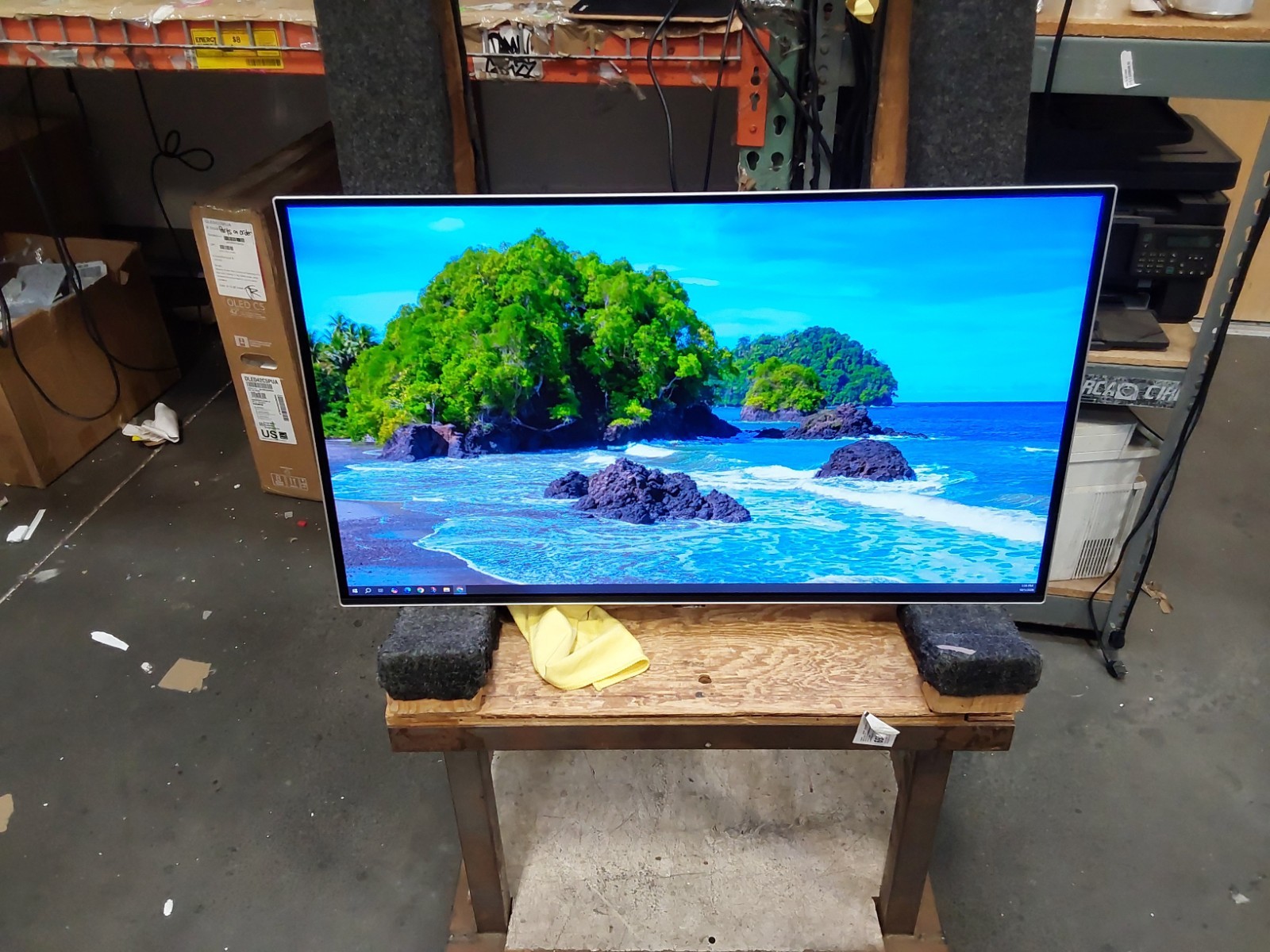 Samsung LS32FG810SNXZA 32" Odyssey QD-OLED G8 Gaming Monitor