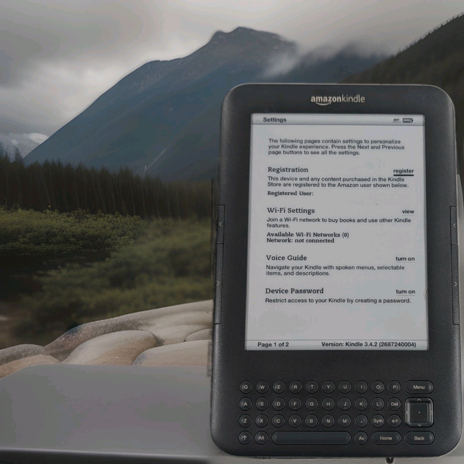 Amazon Kindle 3rd Gen 3G WiFi E-Reader bundled with Leather Cover D00901