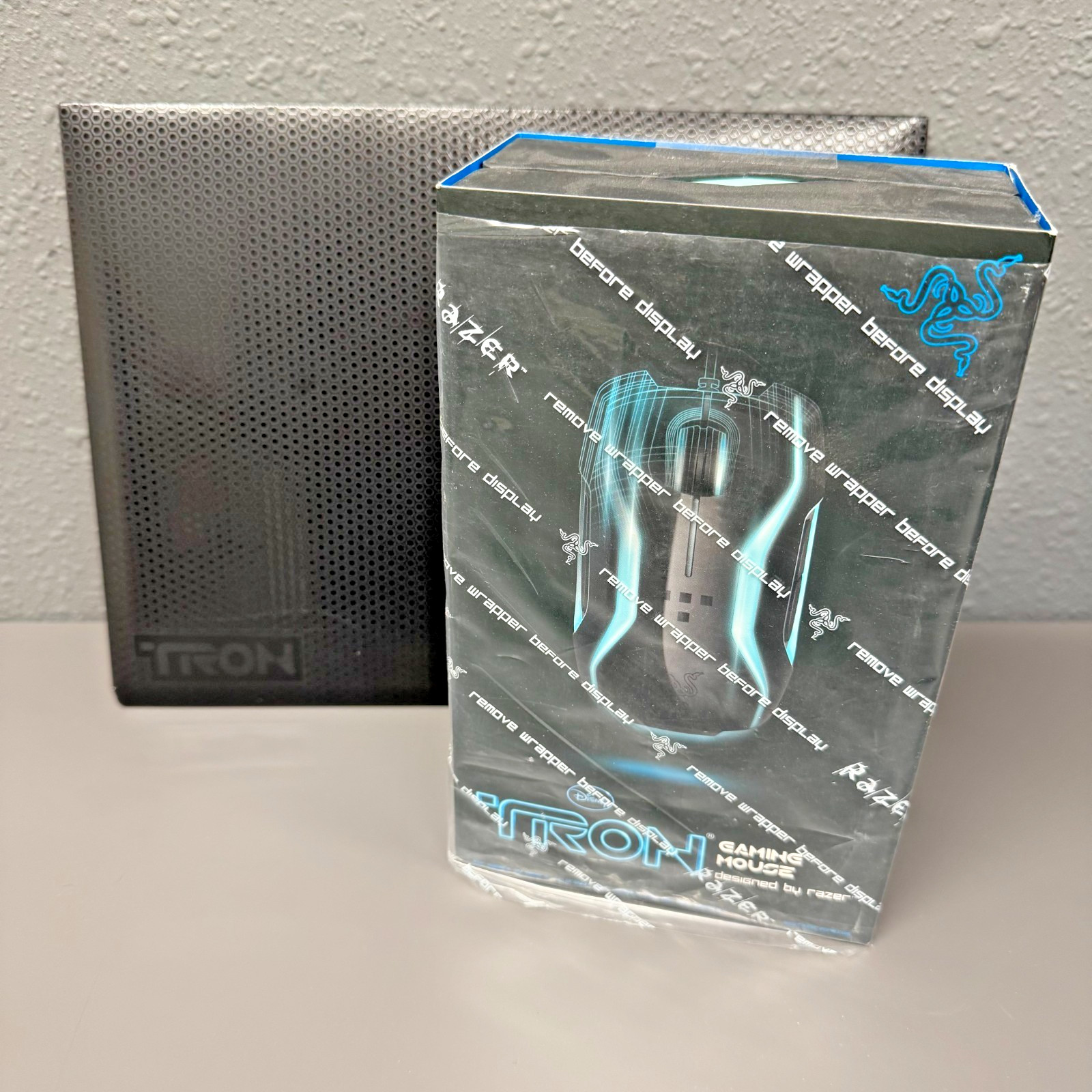Disney TRON Legacy ares Razr Razer Wired Gaming Mouse and Mat Sealed New