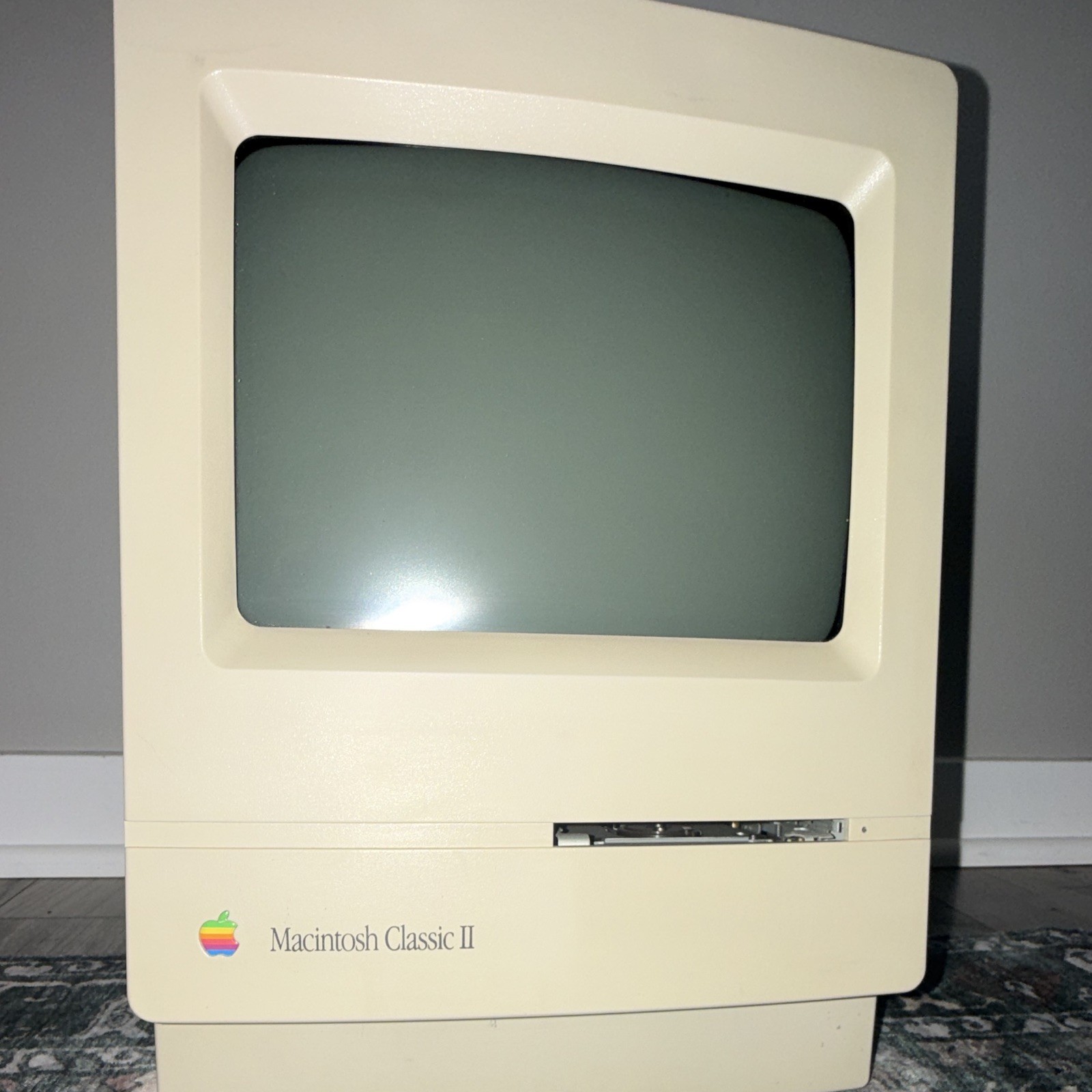 Apple Macintosh Classic II M4150 Vintage All-In-One Home Computer