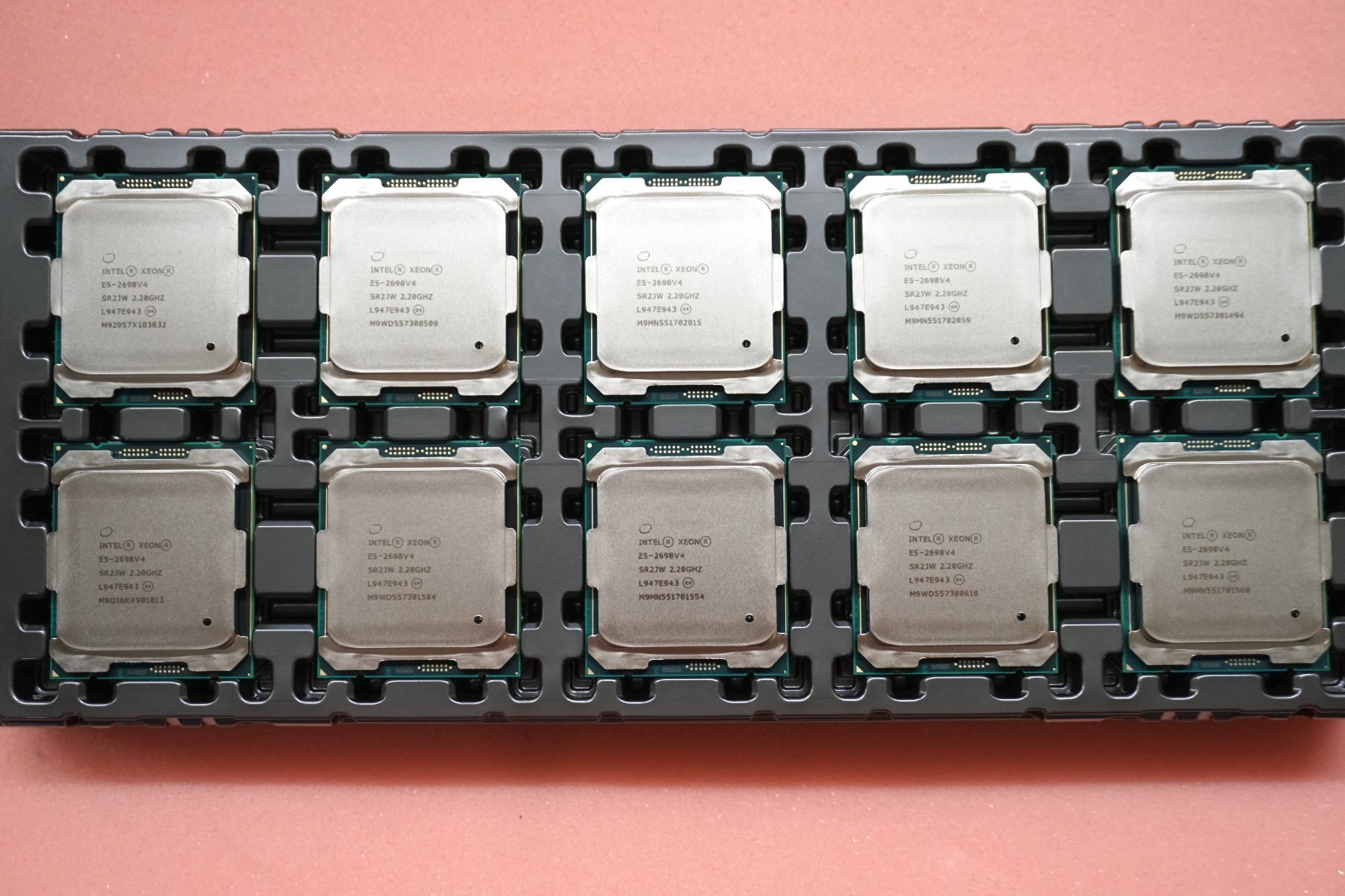 Intel Xeon E5-2698 V4 2.2GHz 20-Core LGA2011 V3 Socker 135W Processor SR2JW (630